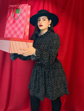 Cargar imagen en el visor de la galería, Vestido negro lunares blancos
