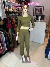 Cargar imagen en el visor de la galería, Set blusa &amp; pantalón pistache
