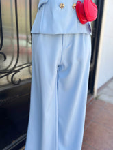 Cargar imagen en el visor de la galería, Set chaleco &amp; pantalón azul cielo

