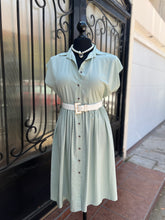 Cargar imagen en el visor de la galería, Vestido camisero lunares blancos
