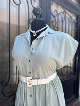 Cargar imagen en el visor de la galería, Vestido camisero lunares blancos
