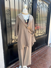 Cargar imagen en el visor de la galería, Set blazer ligero &amp; pantalón
