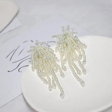 Cargar imagen en el visor de la galería, Aretes colgantes perlas
