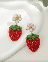 Cargar imagen en el visor de la galería, Aretes colgantes fresas
