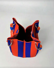 Cargar imagen en el visor de la galería, Bolso rayas azul con naranja
