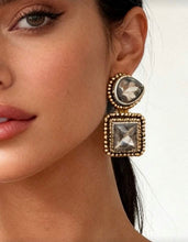 Cargar imagen en el visor de la galería, Aretes cristales gris
