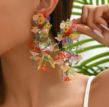 Cargar imagen en el visor de la galería, Aretes flores colores
