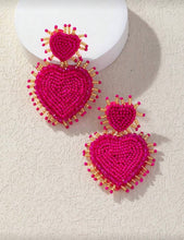 Cargar imagen en el visor de la galería, Aretes corazones rosas
