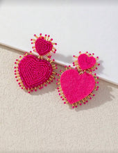 Cargar imagen en el visor de la galería, Aretes corazones rosas
