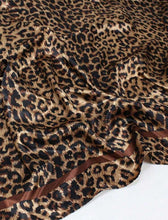 Cargar imagen en el visor de la galería, Pashmina animal print
