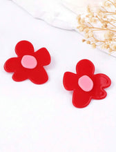 Cargar imagen en el visor de la galería, Aretes flores resina
