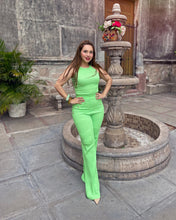 Cargar imagen en el visor de la galería, Set blusa &amp; pantalón hilo verde
