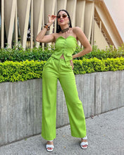 Cargar imagen en el visor de la galería, Set blusa straple &amp; pantalón lino verde
