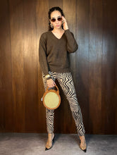 Cargar imagen en el visor de la galería, Pantalon estampado zebra

