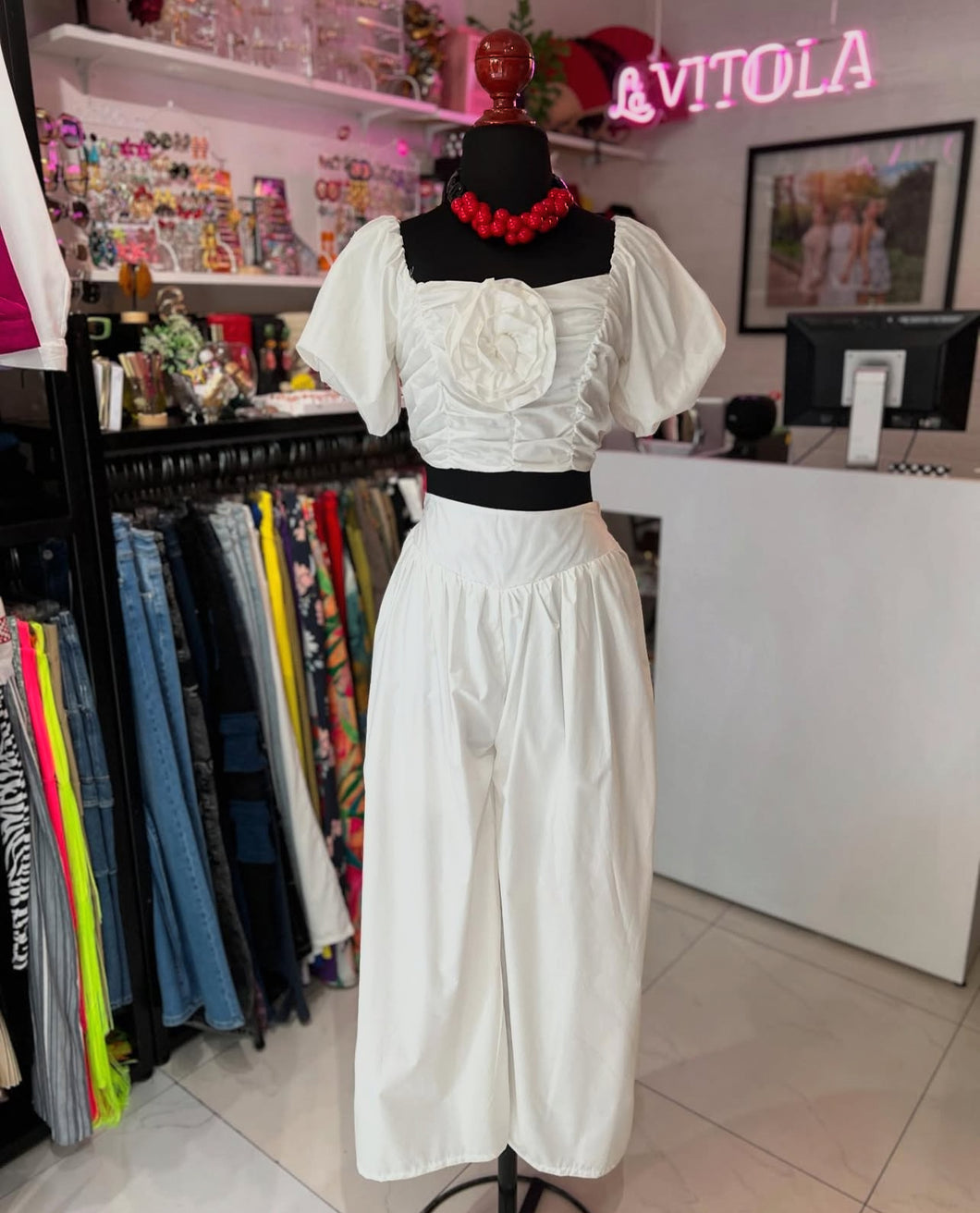 Set top flor & pantalón blanco