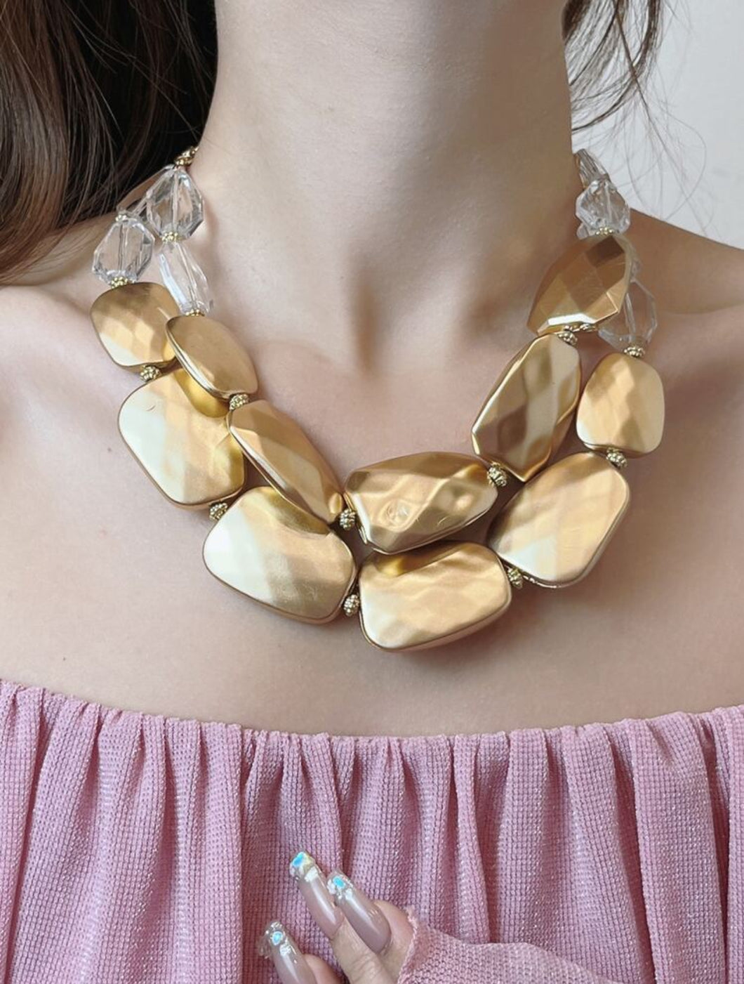 Collar dorado con transparente