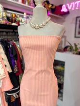 Cargar imagen en el visor de la galería, Vestido midi straple rosa pastel
