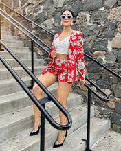 Cargar imagen en el visor de la galería, Set blazer &amp; short estampado rojo
