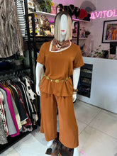 Cargar imagen en el visor de la galería, Set blusa &amp; pantalón café
