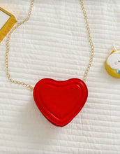 Cargar imagen en el visor de la galería, Crossbody mini corazón rojo
