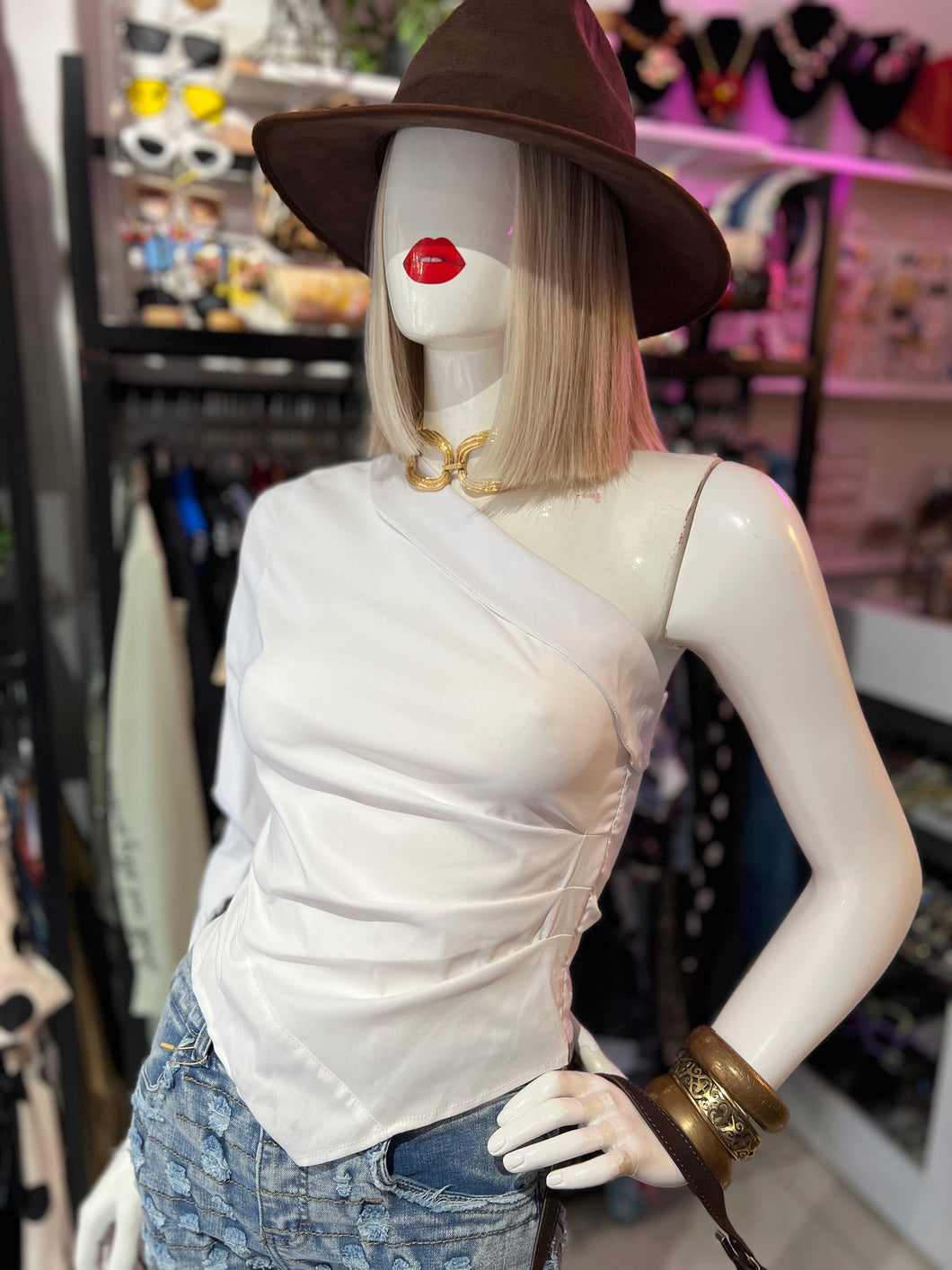 Blusa blanca un hombro