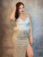 Cargar imagen en el visor de la galería, Blusa blanca con plumas
