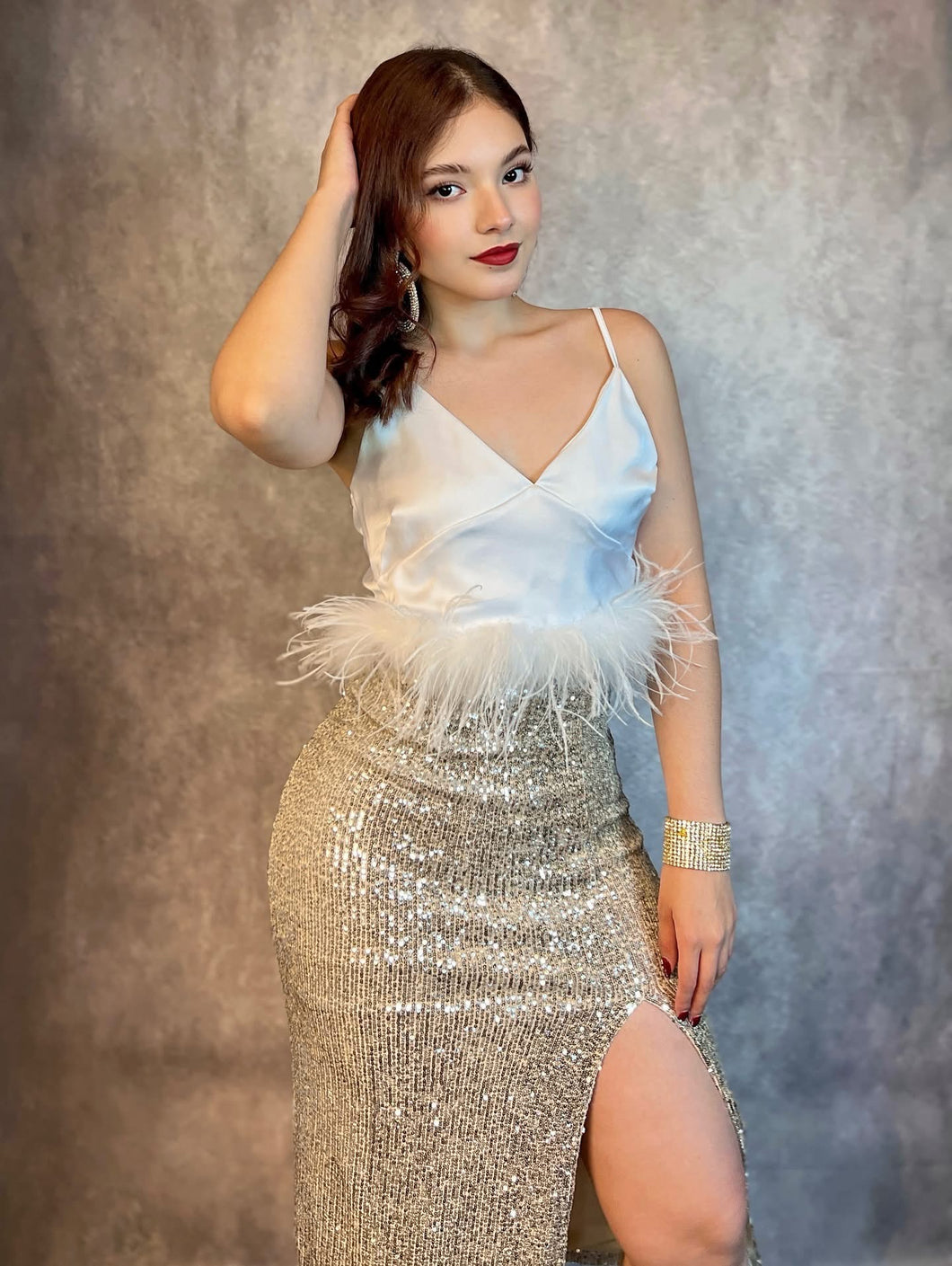 Blusa blanca con plumas