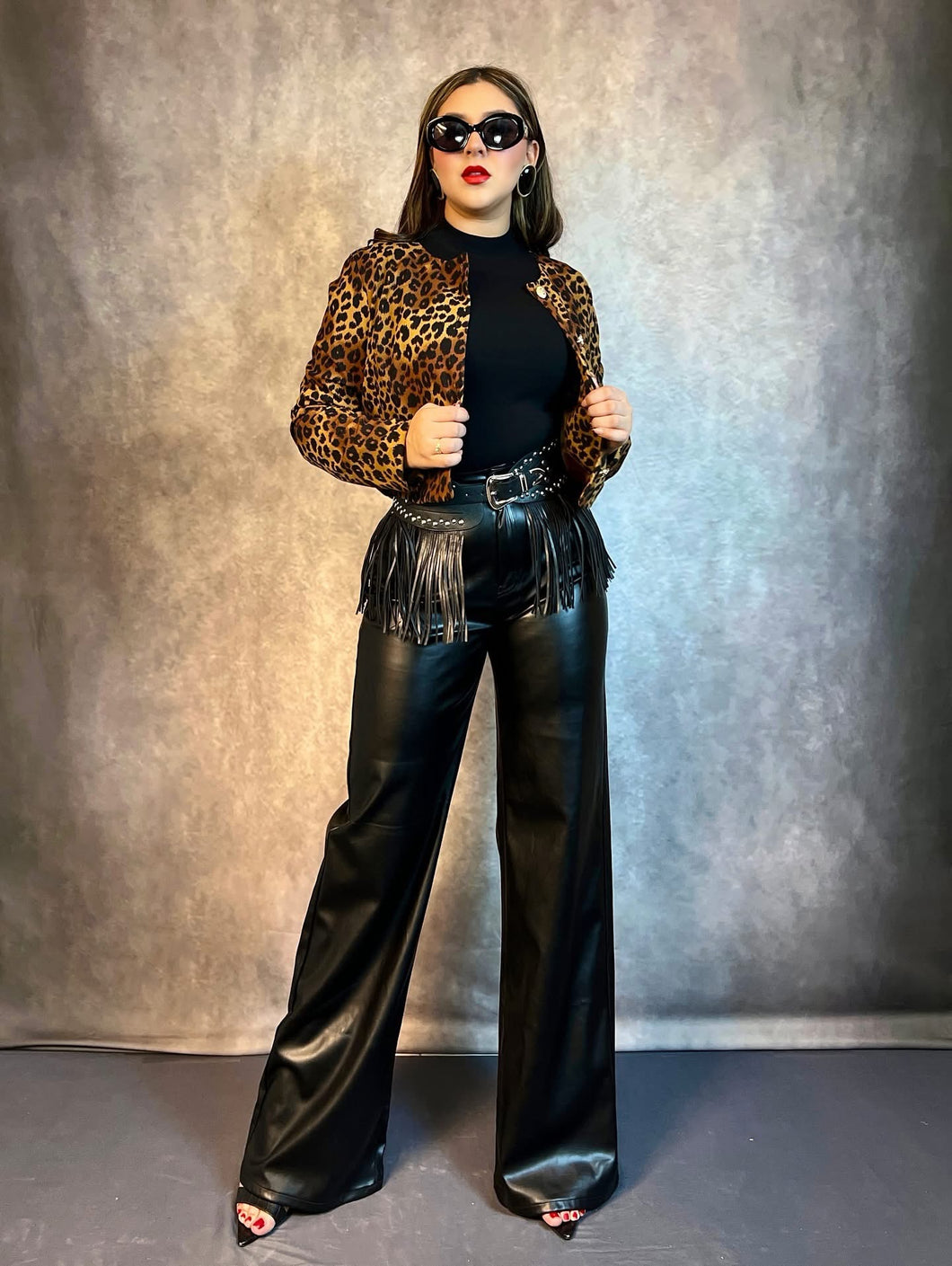 Pantalón negro efecto piel