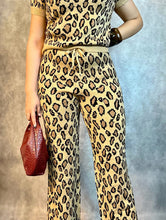 Cargar imagen en el visor de la galería, Set blusa &amp; pantalón hilo leopardo
