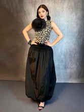 Cargar imagen en el visor de la galería, Maxi falda negra globo

