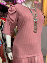 Cargar imagen en el visor de la galería, Vestido chemise rosa palo falda plisada
