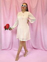 Cargar imagen en el visor de la galería, Vestido rosa pastel plisado
