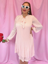Cargar imagen en el visor de la galería, Vestido rosa pastel plisado
