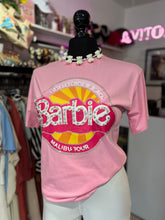Cargar imagen en el visor de la galería, Playera rosa Barbie
