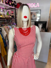 Cargar imagen en el visor de la galería, Vestido rayas rojo con blanco
