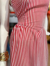 Cargar imagen en el visor de la galería, Vestido rayas rojo con blanco
