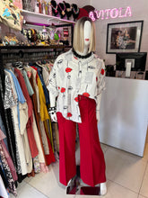 Cargar imagen en el visor de la galería, Pantalón rojo con cinturón
