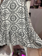 Cargar imagen en el visor de la galería, Vestido midi blanco con negro

