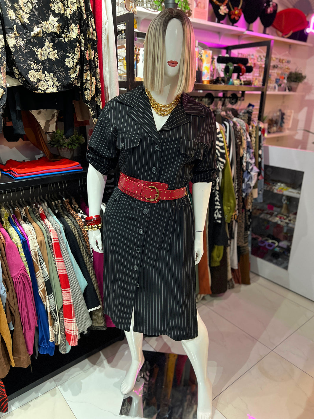 Vestido negro lineas blancas