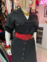 Cargar imagen en el visor de la galería, Vestido negro lineas blancas
