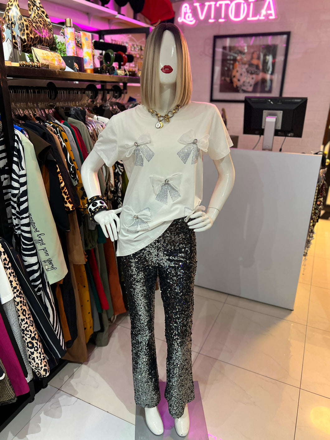 Playera blanca moños