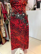 Cargar imagen en el visor de la galería, Set top &amp; falda midi satén rojo
