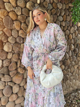 Cargar imagen en el visor de la galería, Maxi vestido floral pastel
