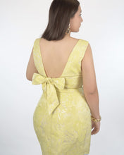 Cargar imagen en el visor de la galería, Vestido amarillo escote moño
