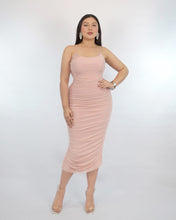 Cargar imagen en el visor de la galería, Vestido mesh drapeado rosa
