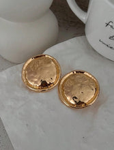 Cargar imagen en el visor de la galería, Aretes circulos dorados
