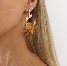 Cargar imagen en el visor de la galería, Aretes hojas doradas
