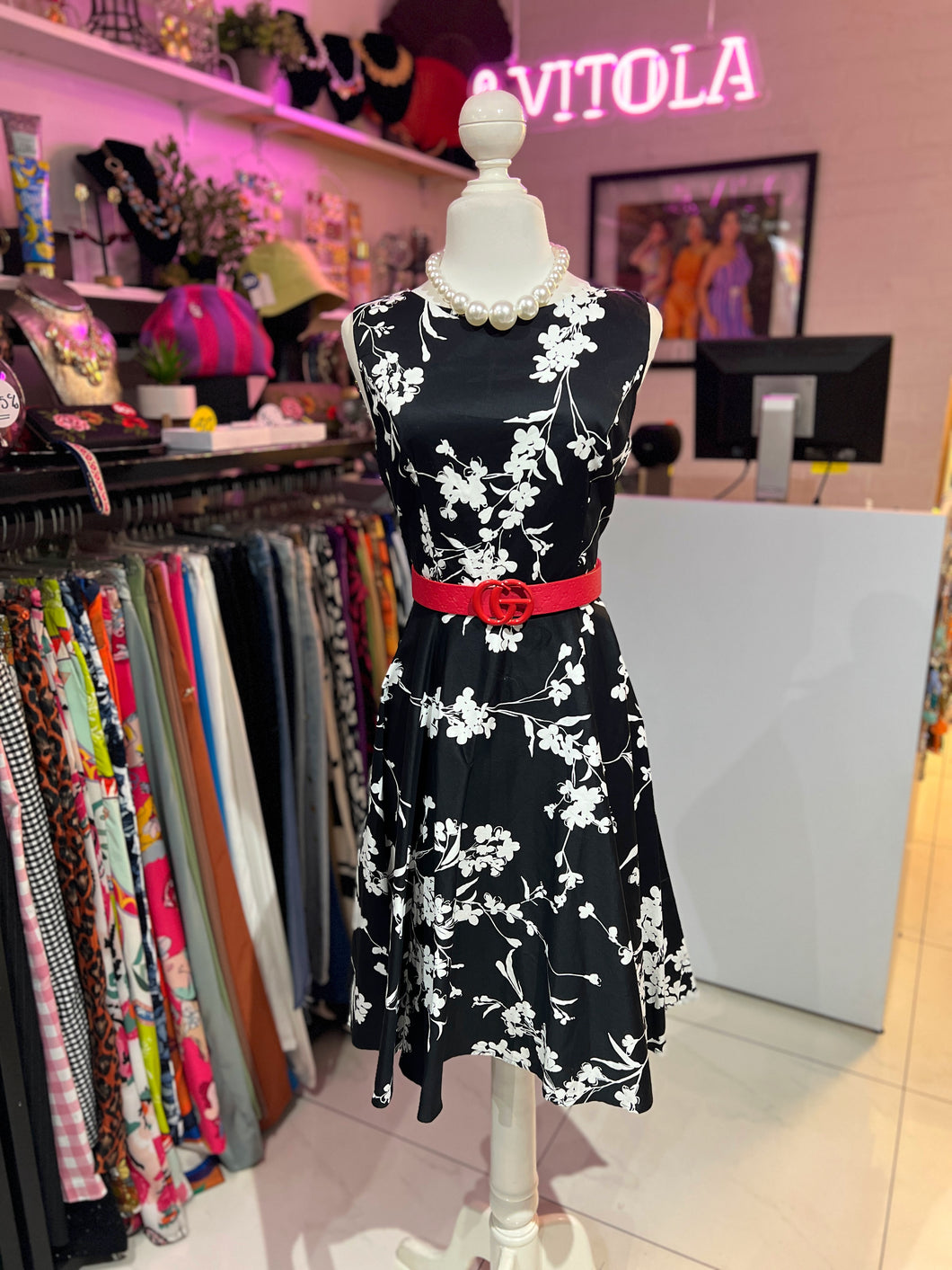 Vestido negro flores blancas