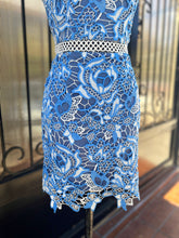 Cargar imagen en el visor de la galería, Vestido encaje azul
