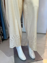 Cargar imagen en el visor de la galería, Set blusa &amp; pantalón bordado
